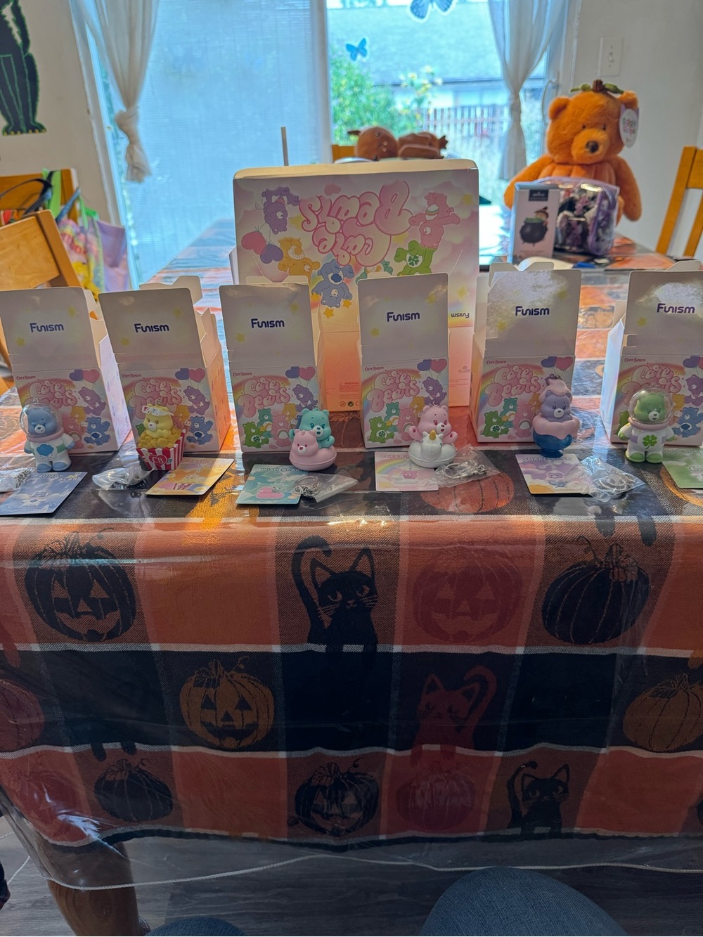 Funism Carebear blind box 6 piece keychain/figure set, complete!